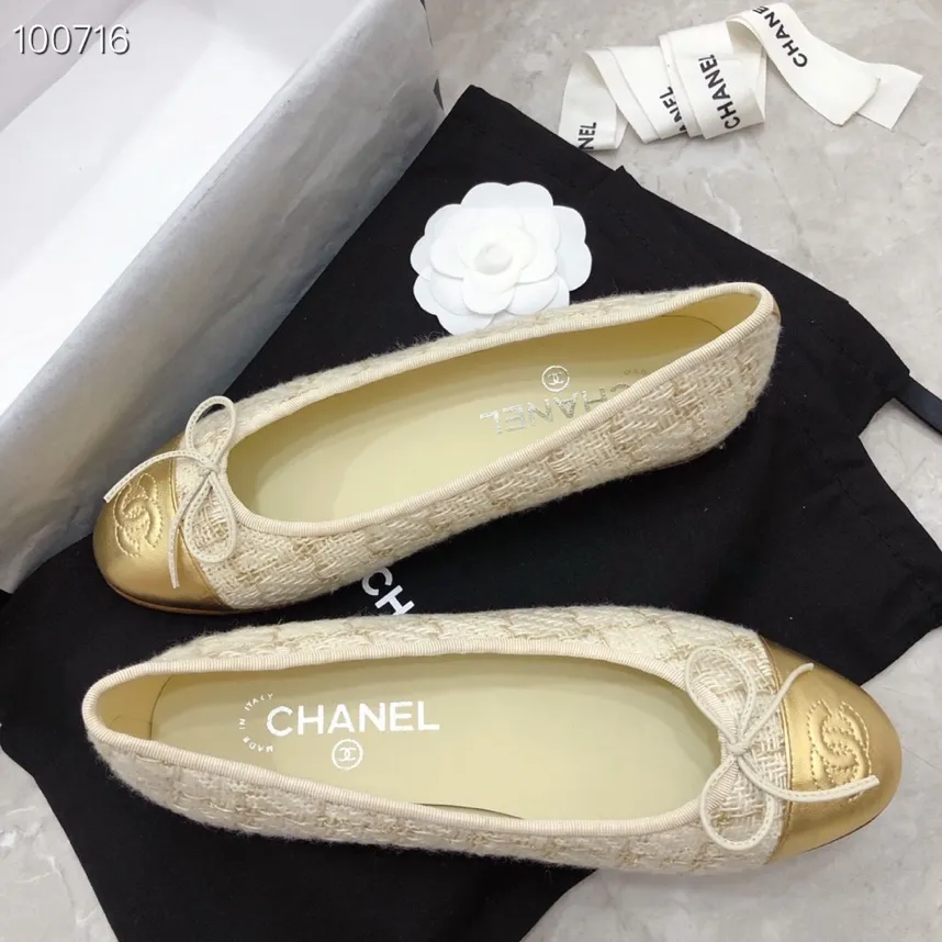 👟👟Ex-factory price 480👟👟 Chanel - classic color-blocked ballet shoes ⚠ Fashionable catwalk style❤M After many years, it still attracts fans... The splicing color mix and match, bow embellishment, interpret fashion! How to match the series to look good! Original custom-made wood-colored rubber outsole, 1.5cm square heel, imported mixed woolen surface/mixed sheepskin surface, sheepskin lining for feet... Regular size 34-40 (customized size 41 is non-returnable) 🎁Supporting packaging
